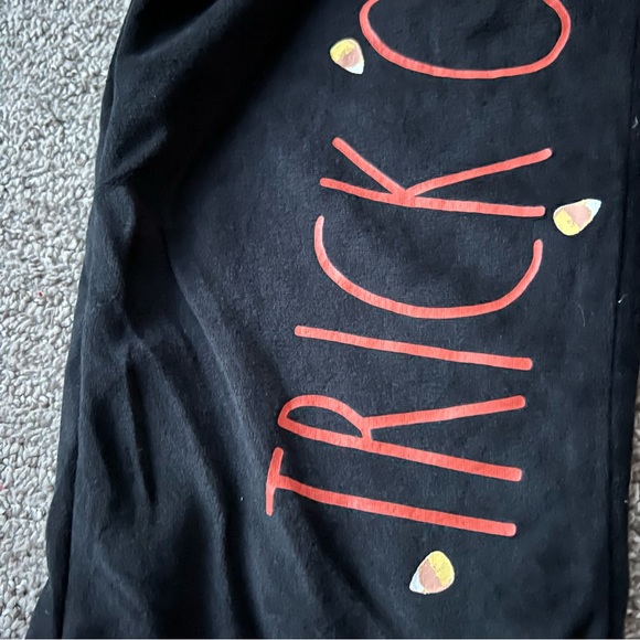NWT Rae Dunn ‘Trick or Treat’ Velvet Joggers - Picture 2 of 9